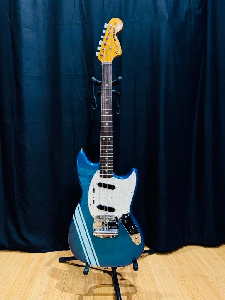 Fender Vintera II 70s Mustang Competition Burgundy, Musique & Instruments, Instruments à corde | Guitares | Électriques, Enlèvement