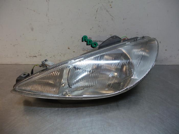 Phare gauche d'un Peugeot 206, -, Utilisé, -, Peugeot