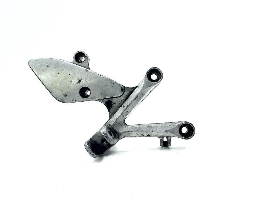 REPOSE PIEDS AVANT DROIT VFR 750 F 1994-1997 (VFR750F RC36), Dhr. S. di Majo, Utilisé, Info@cama-motorparts.nl, P.J. Troelstraweg 8 8
3144 CX  MAASSLUIS, NL