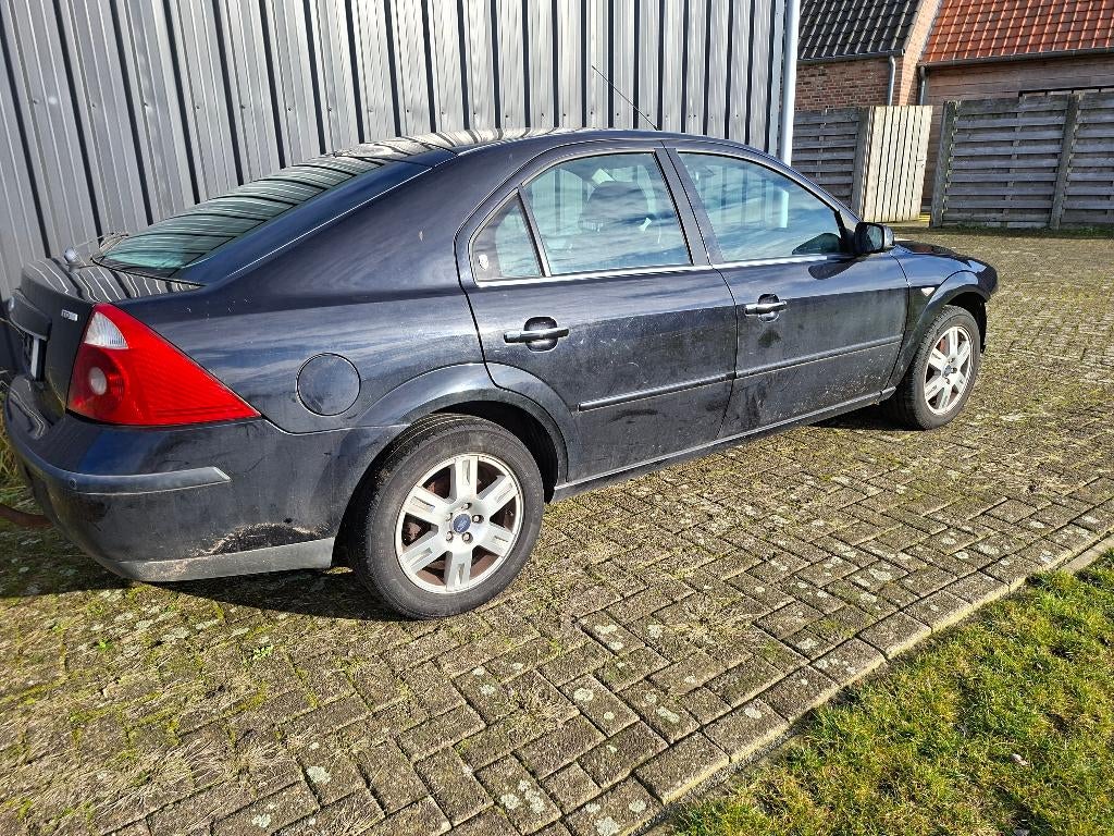 Ford Mondeo MK3 B5Y Ghia hatchback 2005 - schade bumper, Autos, Cuir, Mondeo, 5 portes, Diesel