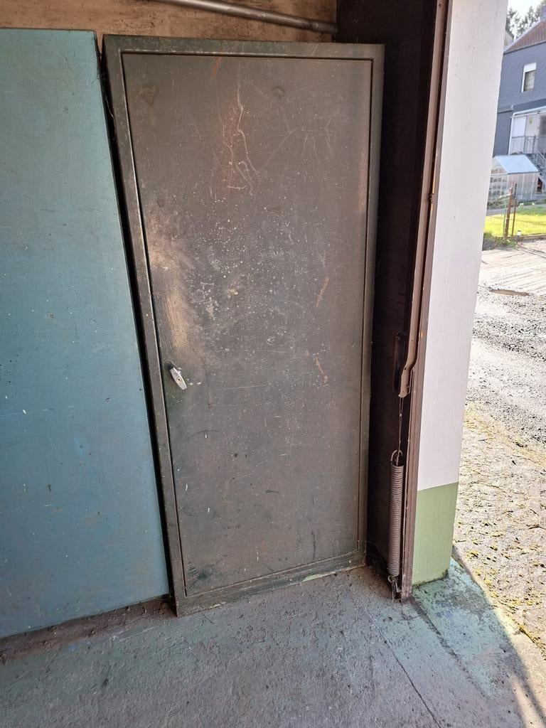 Metalen kast, Ophalen