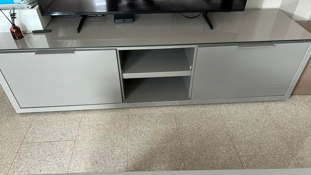 Televisiekast, Ophalen, Zo goed als nieuw