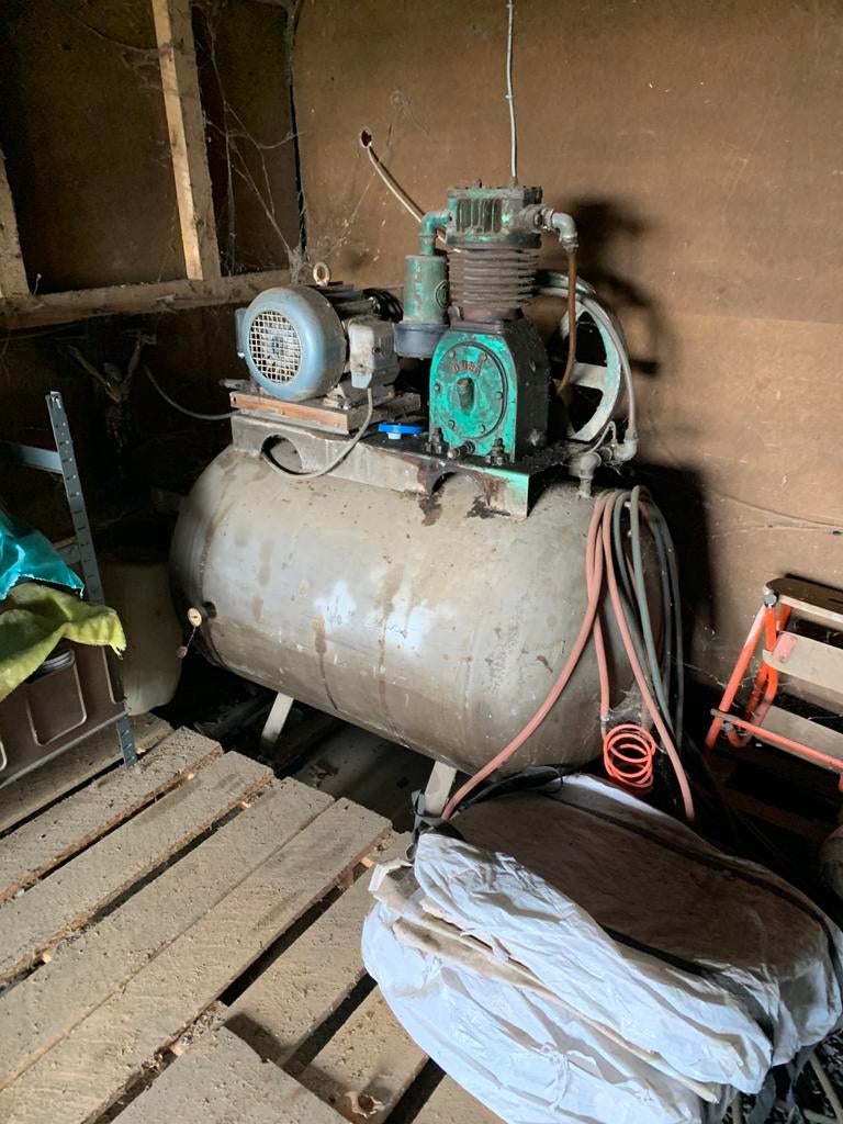 Compressor met inhoud tussen 400 en 500l, Doe-het-zelf en Bouw, Ophalen, Zo goed als nieuw