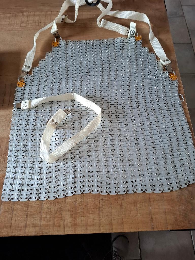 Tablier en côte de maille, Enlèvement