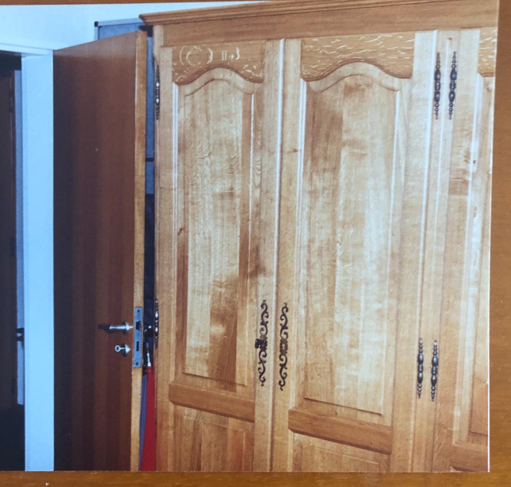 Kleerkast en commode volle eik, Huis en Inrichting, Kasten | Kleerkasten, Ophalen, Met deur(en), Eikenhout, Mechels