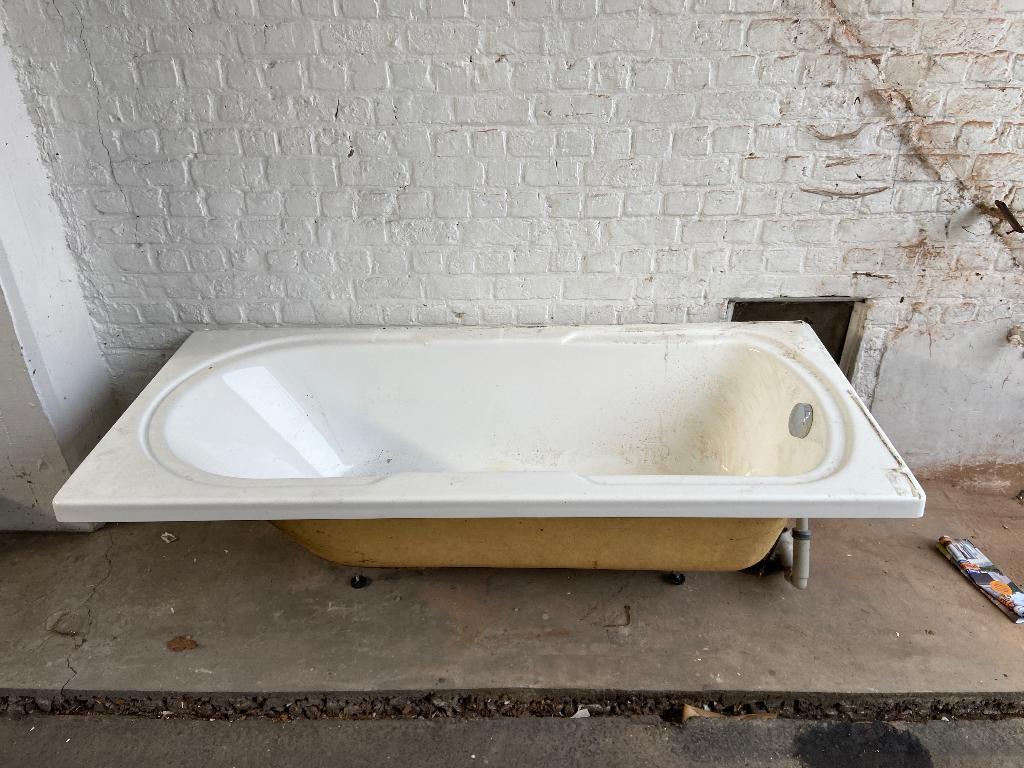 Gratis bad in polyester!, Ophalen, Gebruikt, Bad