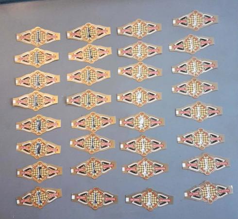 32 bagues de cigare themes les pionde l'échiquier, Collections, Articles de fumeurs, Briquets & Boîtes d'allumettes, Enlèvement ou Envoi