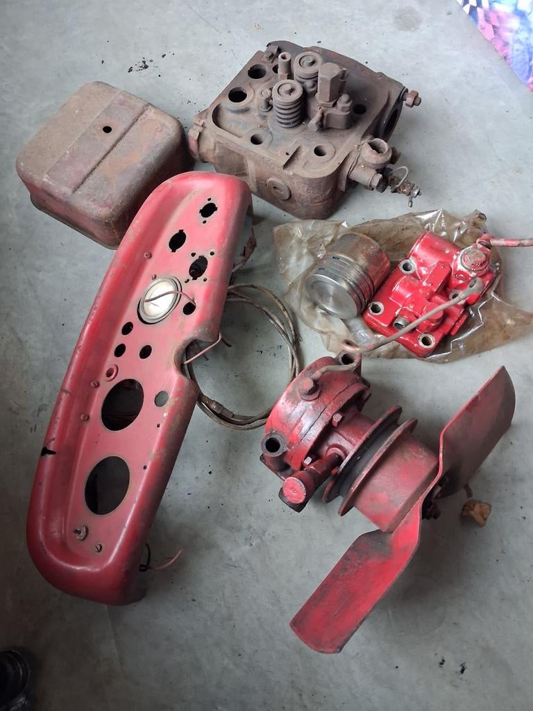 Onderdelen oude traktor, Zakelijke goederen, Ophalen