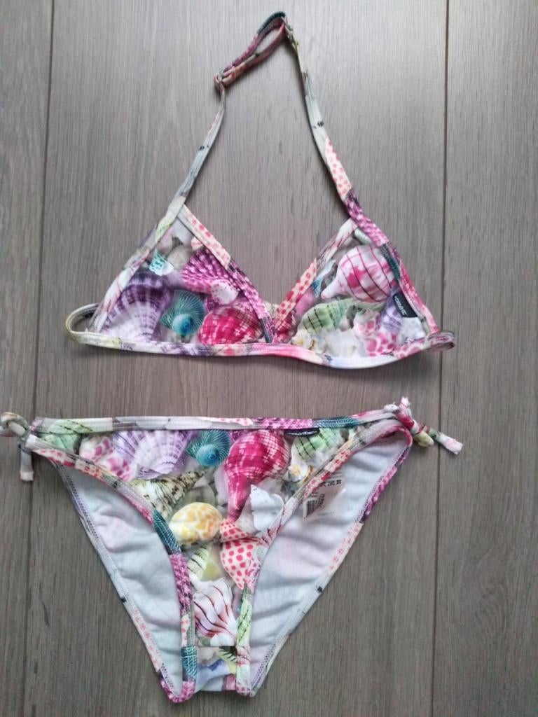 2 bikini's merken maat 122, Kinderen en Baby's, Kinderkleding | Maat 122, Sport- of Zwemkleding, Ophalen of Verzenden, Zo goed als nieuw
