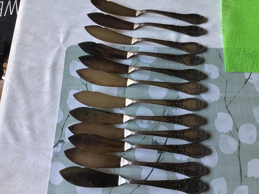 12 couteaux à poisson en métal argenté, couverts, bougeoir, Antiquités & Art, Antiquités | Couverts, Enlèvement ou Envoi