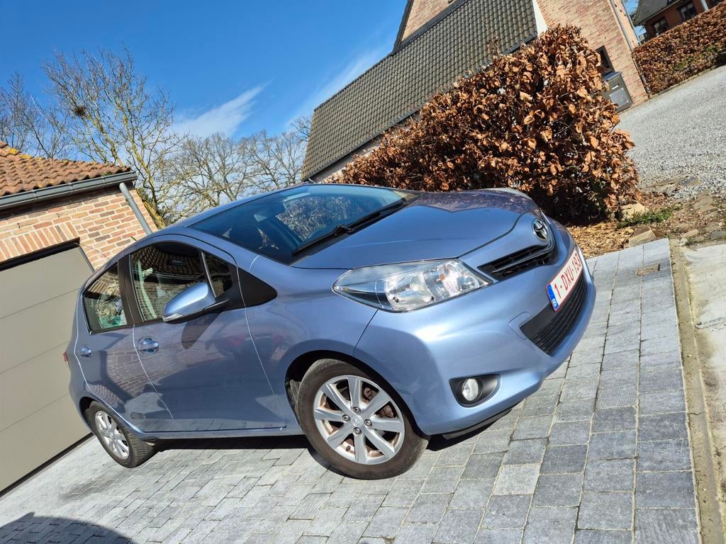 TOYOTA YARIS 1.33 VVTI Édition 2013 Bleu Glacier, Autos, Euro 5, Achat, 72 kW, Carnet d'entretien