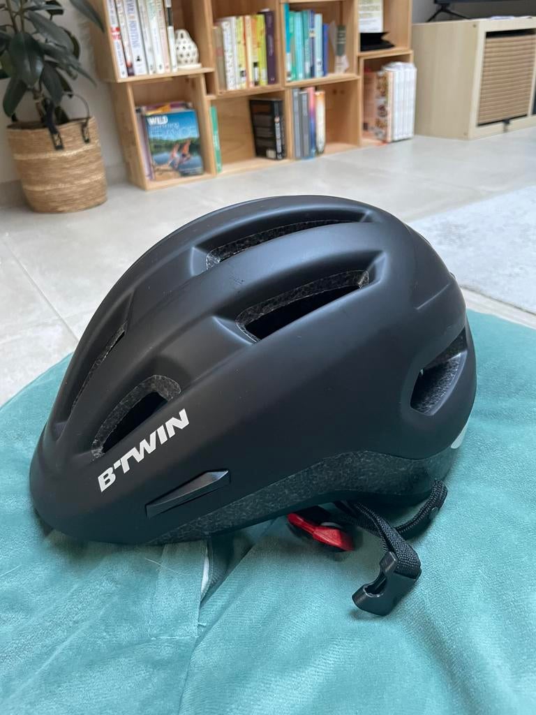 Btwin fiets-/koershelm | verstelbaar, Fietsen en Brommers, Ophalen, Zo goed als nieuw, Heer of Dame