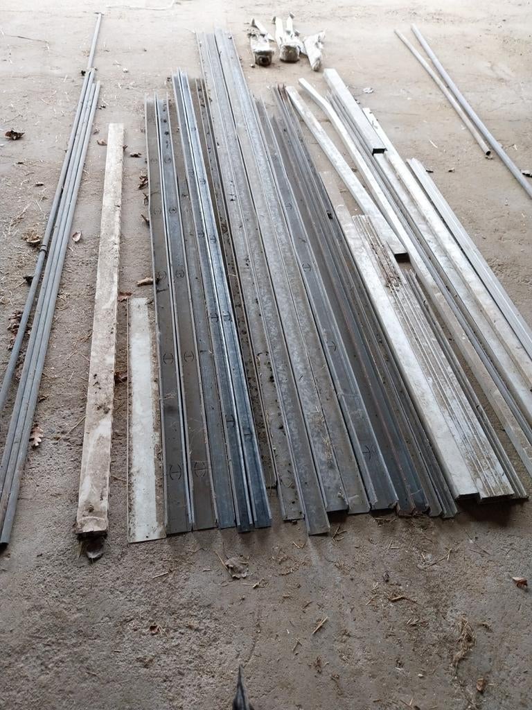 Ensemble de différents profilés en fer/aluminium, Enlèvement