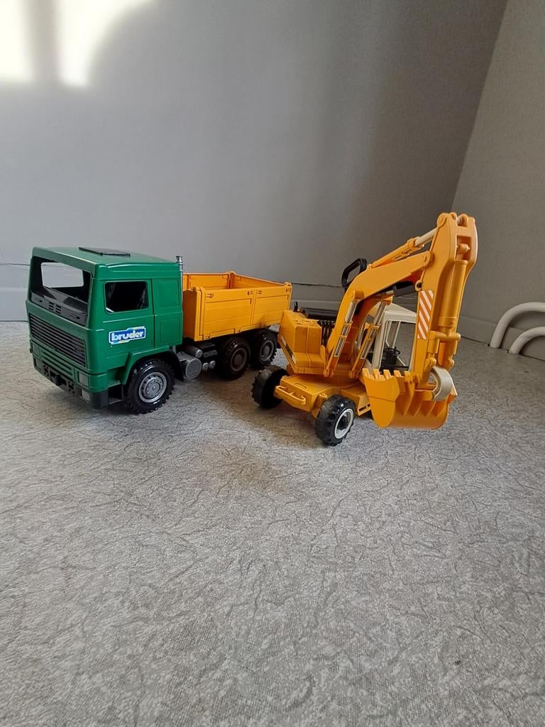 Camion Bruder avec grue, Enlèvement, Comme neuf