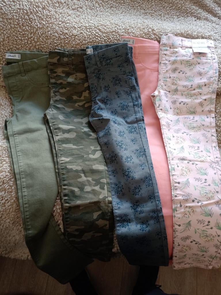 5 meisjes broek nieuwe en zo goed als nieuw 11-12 j, Ophalen