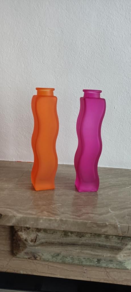 Deux belles vases, Enlèvement, Verre