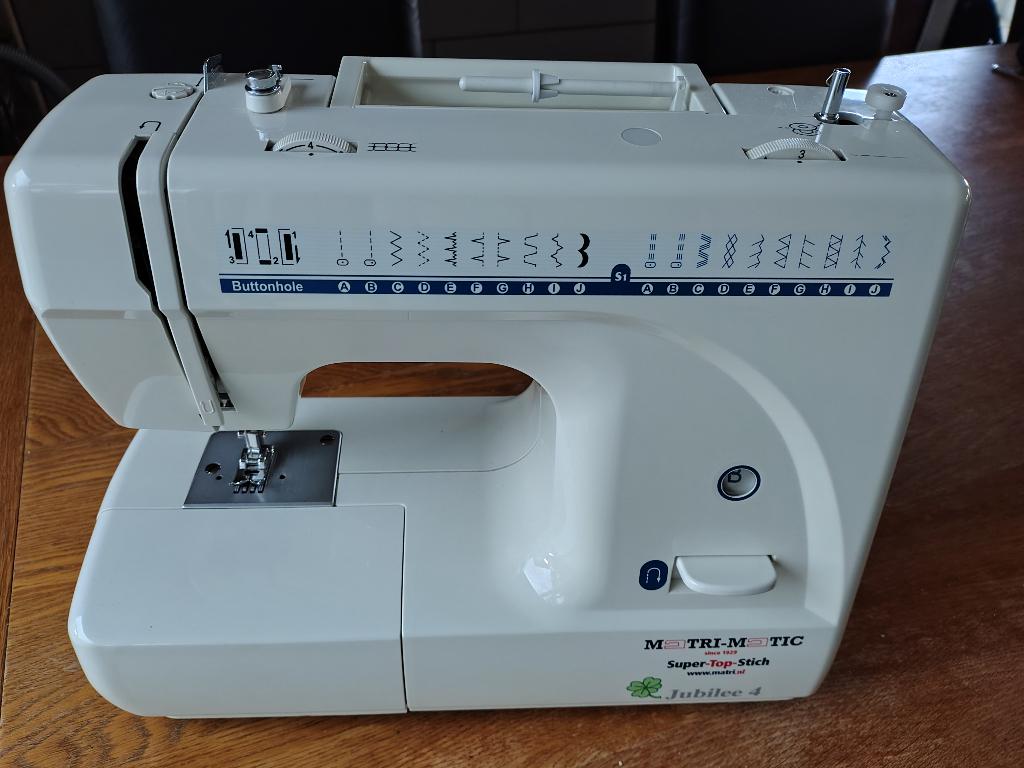 Naaimachine MatriMatic Jubilee 4, Ophalen, Zo goed als nieuw, Naaimachine