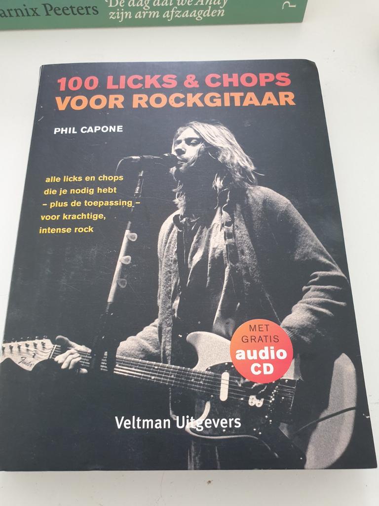 Phil Capone - 100 licks & chops voor rockgitaar. Met cd, Boeken, Muziek, Ophalen of Verzenden, Zo goed als nieuw, Phil Capone