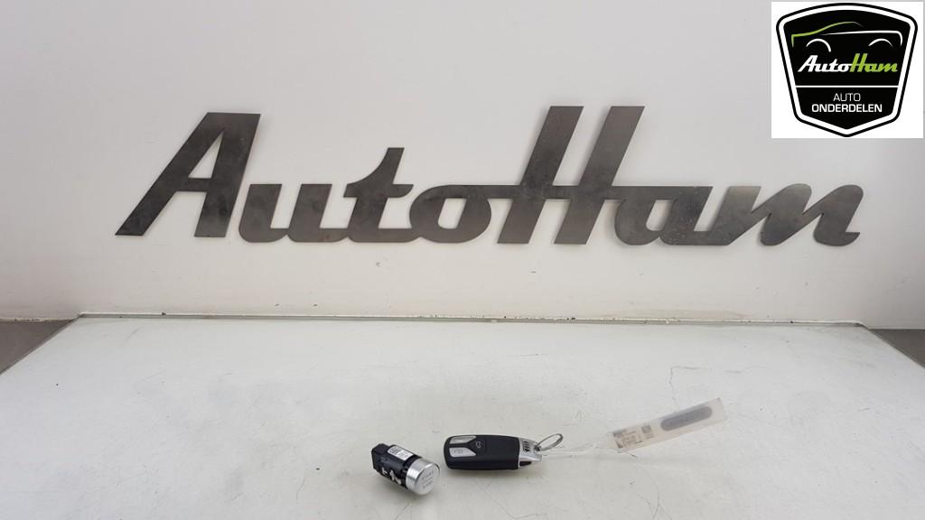 SLEUTEL Audi A4 Avant (B9) (01-2015/10-2019), Gebruikt, Audi