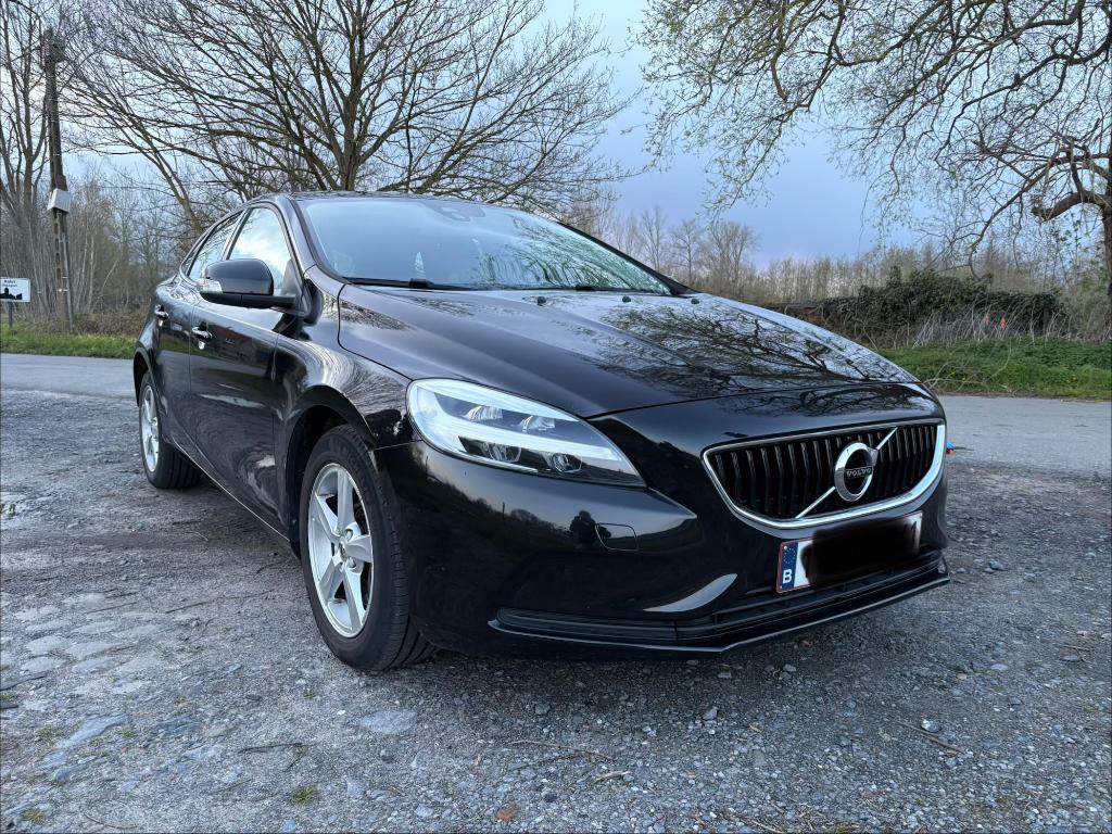 Zwarte Volvo V40 T2 automaat met amper 82.720km, Auto's, Volvo, Stof, 1498 cc, 4 cilinders, Electronic Stability Program (ESP)