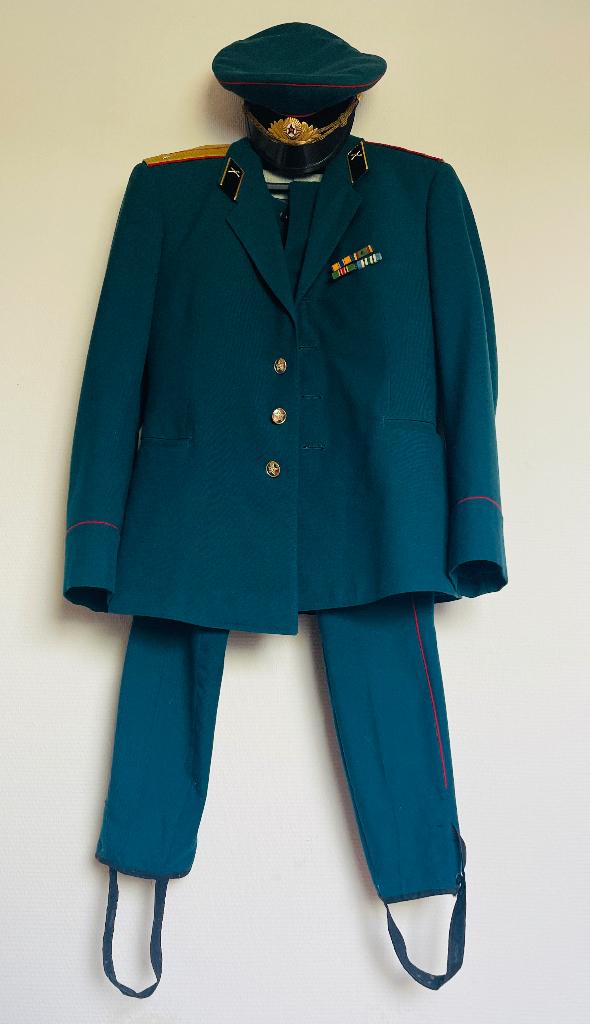 Origineel Sovjet uniform, Verzamelen, Ophalen of Verzenden, Landmacht, Kleding of Schoenen