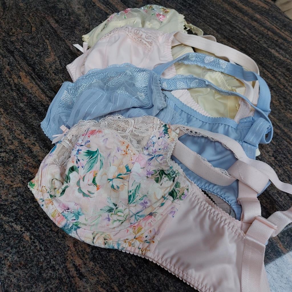 4 praktisch nieuwe beha's 80E prima donna, Kleding | Dames, Ondergoed en Lingerie, Ophalen