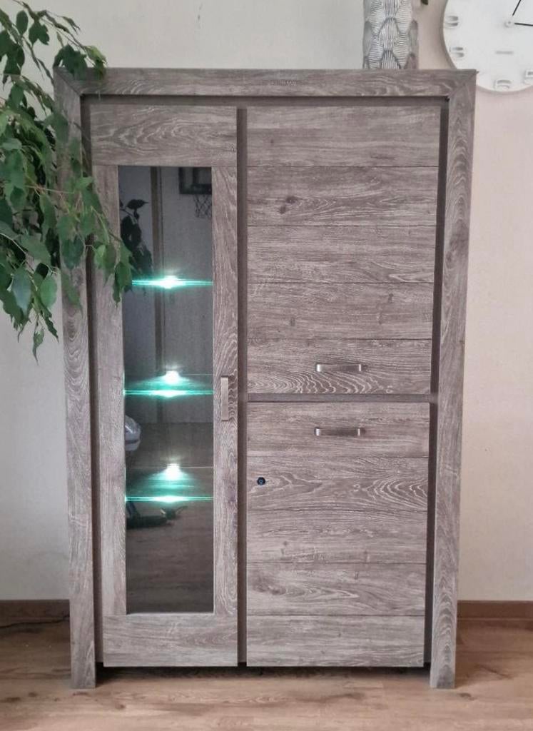 Moderne Vitrinekast met verlichting, Huis en Inrichting, Kasten | Vitrinekasten, Ophalen, Zo goed als nieuw