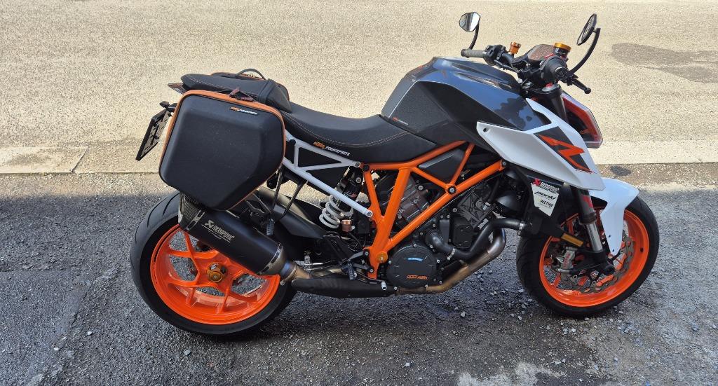 KTM Super Duke 1290 V2, Permis Moto A, Plus de 35 kW, Poignées chauffantes, 2 cylindres