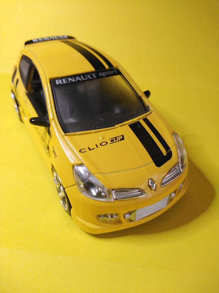 Modèle 1:43 Renault Clio III pullback Sound & Lights, Enlèvement ou Envoi, Comme neuf