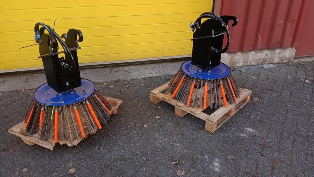 Nieuwe Onkruidborstel voor minigraver Cw05 opname, Doe-het-zelf en Bouw, Ophalen, Zo goed als nieuw