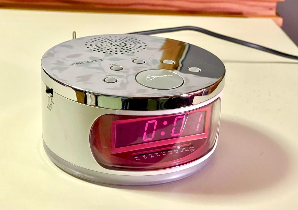 Wekkerradio - Scott CX58 - Nieuwstaat - ter discussie, Ophalen of Verzenden, Nieuw, Digitaal