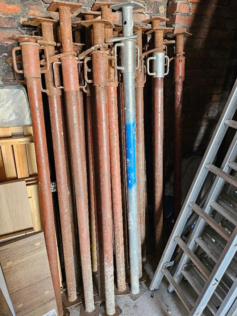 STUTTEN SCHOREN  29 STUKS, Doe-het-zelf en Bouw, Ophalen, Gebruikt