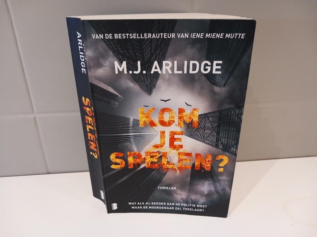 Thriller M.J.Arlidge. Kom je spelen ?, Boeken, Ophalen of Verzenden, Gelezen, M.J. Arlidge