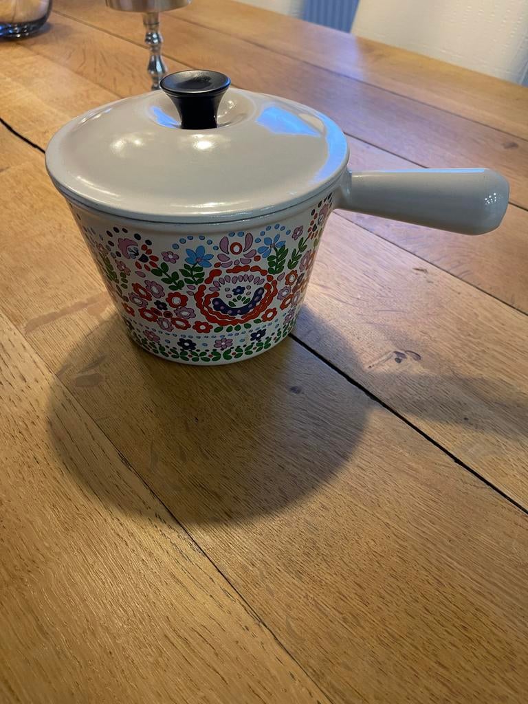 Caquelon le creuset, Maison & Meubles, Enlèvement, Comme neuf, Fonte, Casserole, Bidon ou Boîte