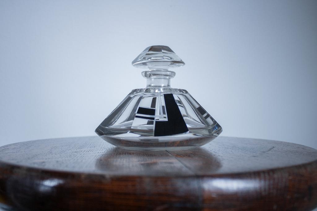 Carafe octogonale Boheme Karl Palda, carafe art déco, Enlèvement ou Envoi