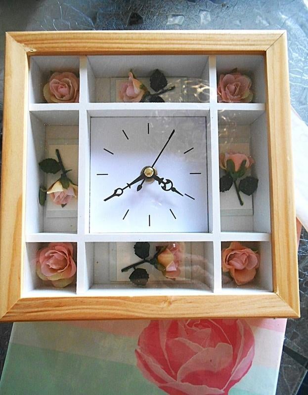 AVON : L'horloge " Roses"- EN PROMO, Enlèvement ou Envoi, Neuf, Horloge murale