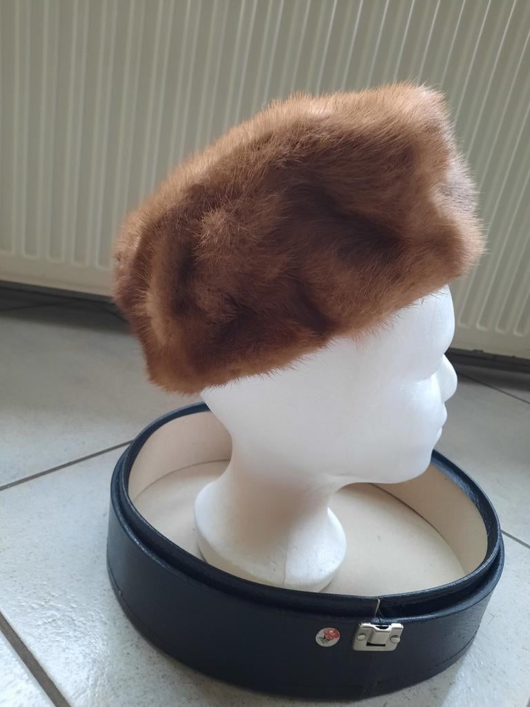 Bont hoedje, Ophalen