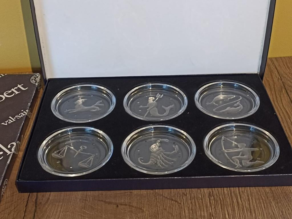 Val Saint Lambert 12 onderzetters van de dierenriem, Ophalen