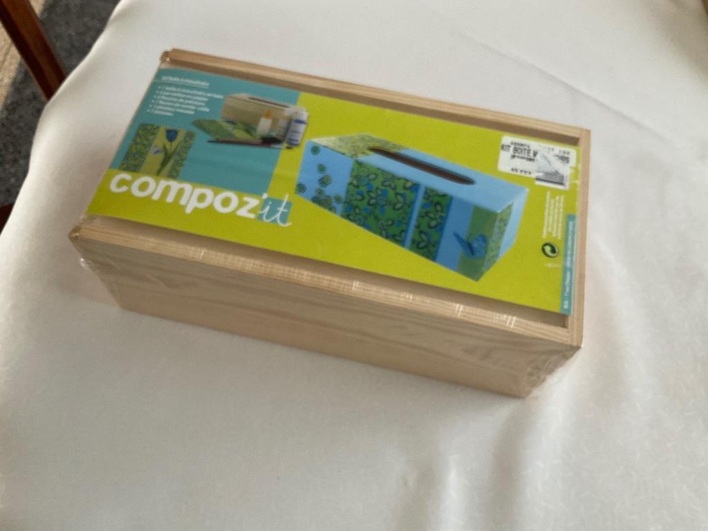 Boîte à mouchoir en bois à décorer avec matériel, neuve enco, Hobby & Loisirs créatifs, Bricolage, Enlèvement ou Envoi, Neuf, Bricolage