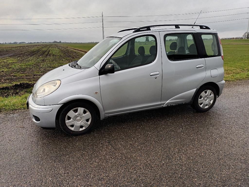 Toyota Yaris Verso, Autos, Toyota, Particulier, Verso, ABS, Airbags, Air conditionné, Verrouillage central, Barres de toit, Vitres électriques