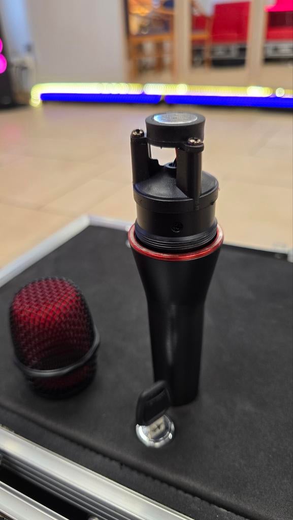 LOT DE 10 MICROS À CONDENSATEUR KSM 9G FLIGHT CASE, Musique & Instruments, Microphones, Enlèvement, Comme neuf, Micro chant