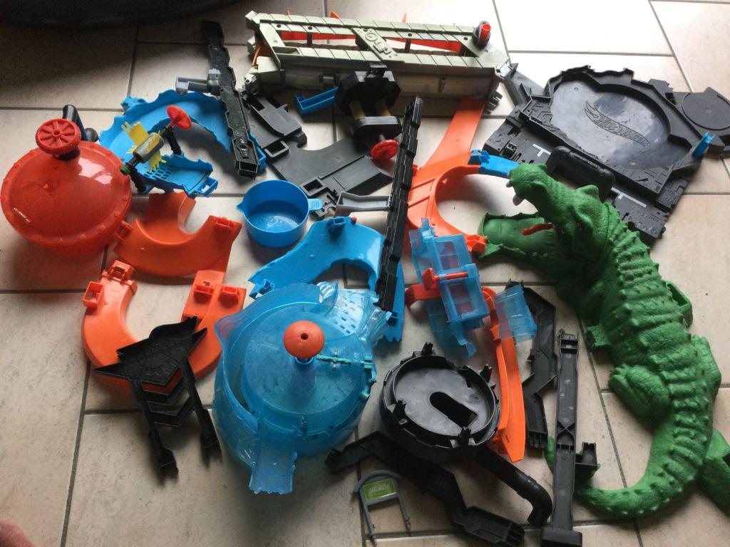 CIRCUIT "CITY"HOT WHEELS", Enlèvement ou Envoi, Autre propulsion, Hot Wheels, À monter soi-même