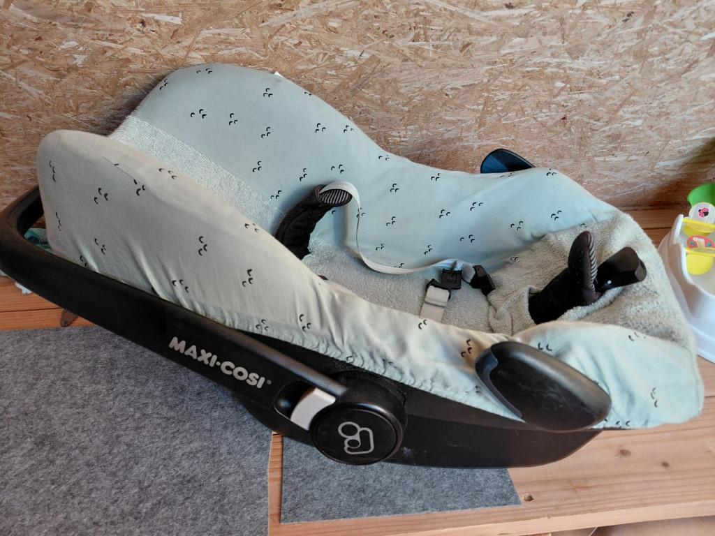 Autostoel en basis Maxi Cosi FamilyFix, Kinderen en Baby's, Autostoeltjes, Ophalen, Zo goed als nieuw