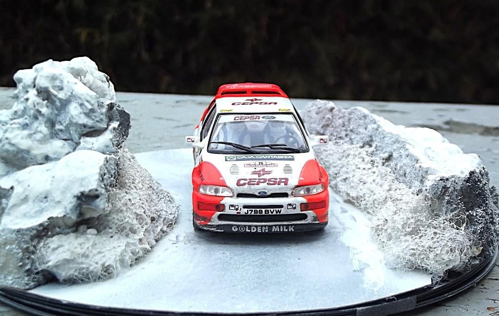 Diorama Ford Escort RS Cosworth J. PURAS Monte-Carlo 1994, Ophalen, Gebruikt, 1:35 tot 1:50, Diorama