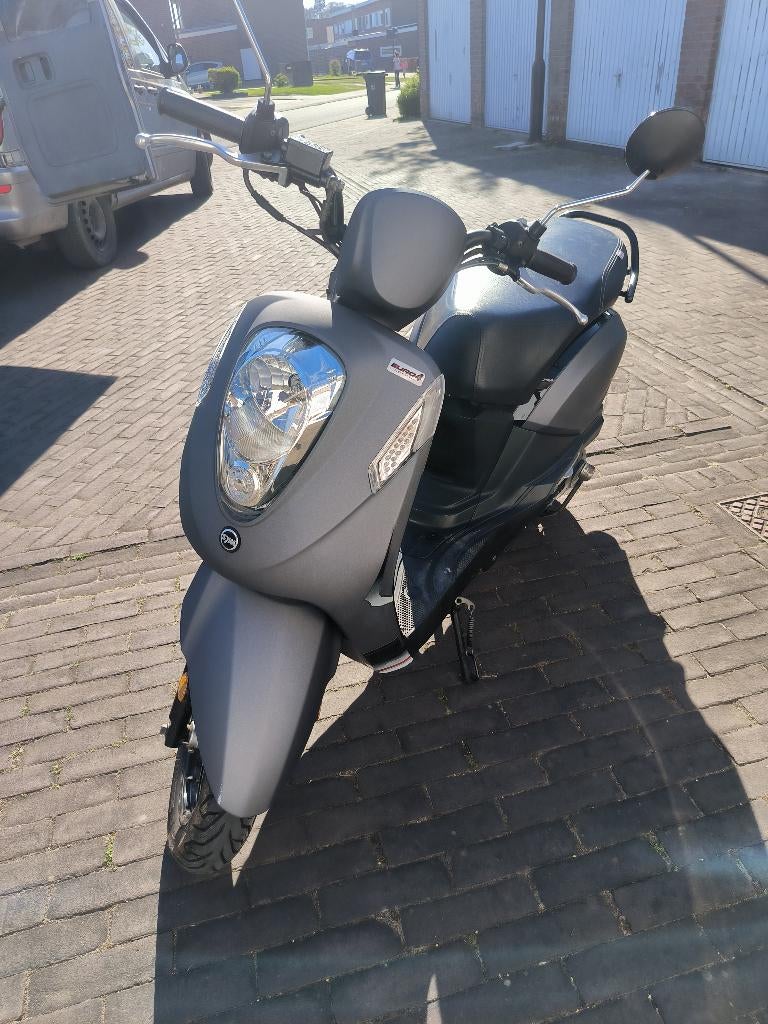Sym XS50QT Klasse A mio, Fietsen en Brommers, Scooters | SYM, Klasse A (25 km/u), 49 cc, Zo goed als nieuw, Benzine