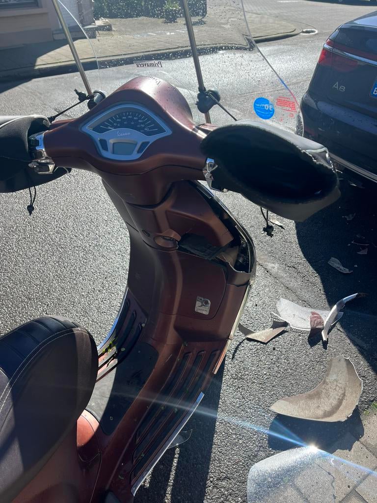 vespa primavera 50th anniversary, Fietsen en Brommers, Scooters | Vespa, Ophalen, Zo goed als nieuw