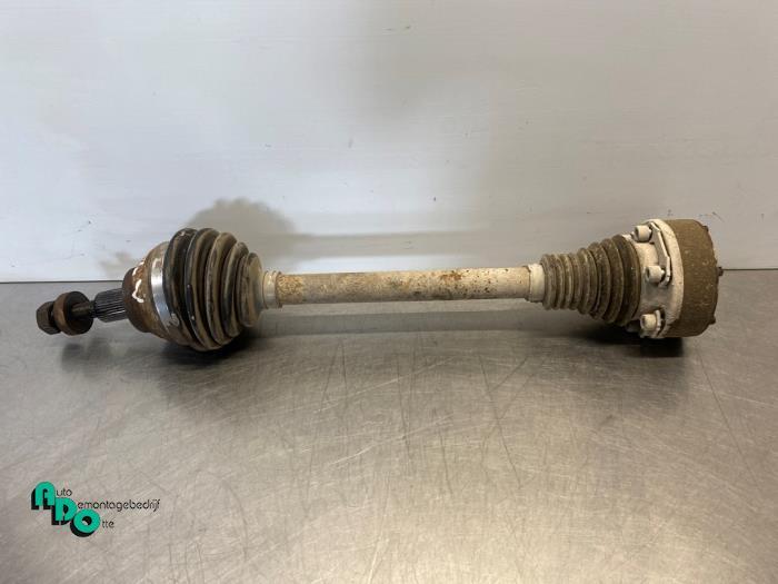 Aandrijfas links-voor van een Volkswagen Caddy (Caddy 04-), Gebruikt, -, Volkswagen, -