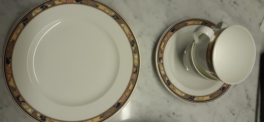 Hutschenreuter Bone China Leonard, Huis en Inrichting, Ophalen, Bord(en)