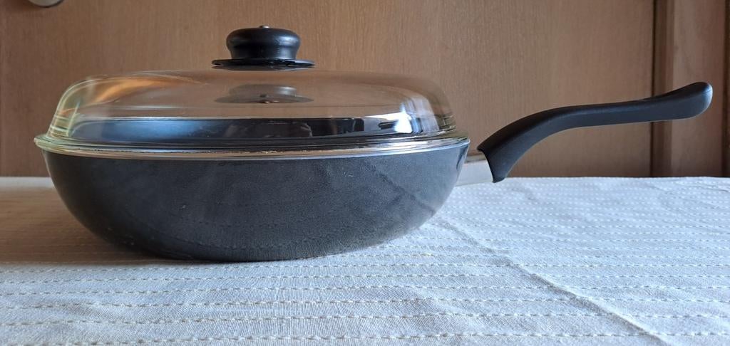 Pan met glazen deksel, Ophalen