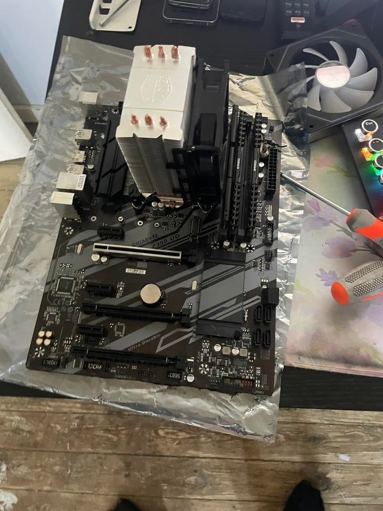 Carte mere + cpu + ram lire la description faire offre, Informatique & Logiciels, Cartes mères, Comme neuf, Intel, DDR4, Enlèvement ou Envoi